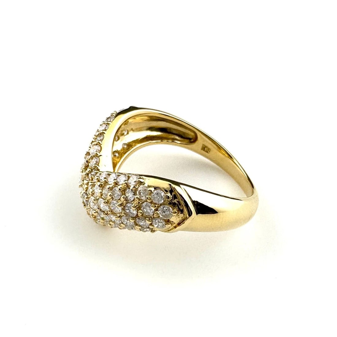 MELEE DIAMOND DESIGN YG YELLOWGOLD RING: Melee diamond design YG YellowGold Ring Brand: Unbranded Type: Ring Material: 18K, Color: Yellow Gold Size: US 6.5 to 7 Accessories: None Accessories Notice: When purchasing pre-owned good