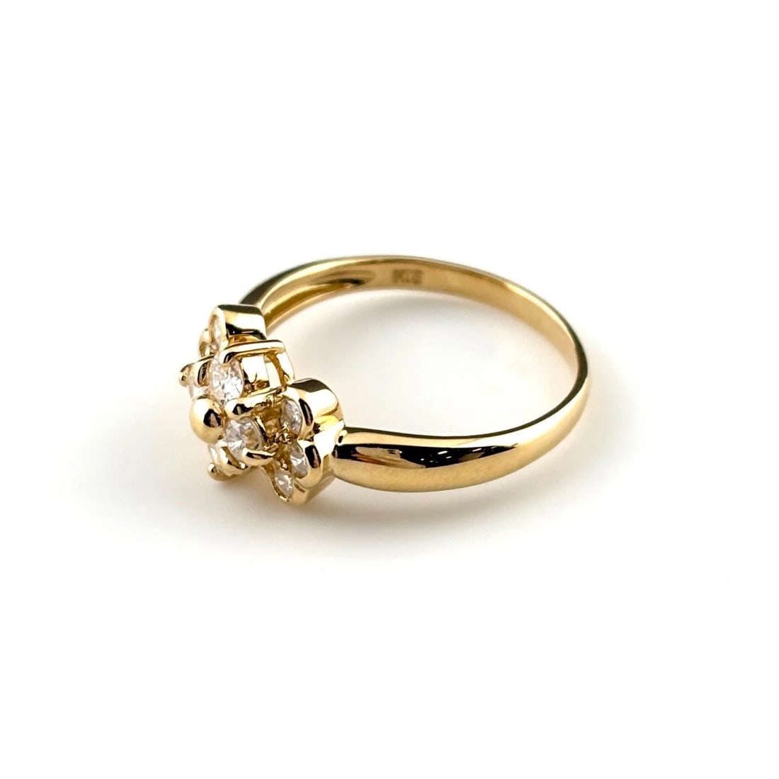 MELEE DIAMOND DESIGN YG YELLOWGOLD RING: Melee diamond design YG YellowGold Ring Brand: Unbranded Type: Ring Material: 18K, Color: Yellow Gold Size: US 6 Accessories: None Accessories Notice: When purchasing pre-owned goods, please