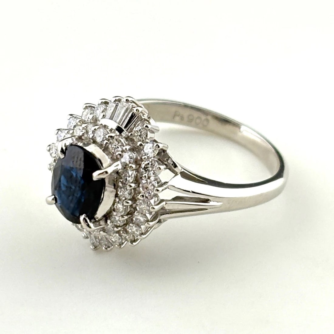 SAPPHIRE DESIGN PLATINUM MELEE DIAMOND RING PT900 SAPPHIRE: sapphire design Platinum Melee diamond Ring Pt900 sapphire Brand: Unbranded Type: Ring Material: Pt900, Main Stone/Creation sapphire Color: Platinum Size: US 5.5 Accessories: None Accessor