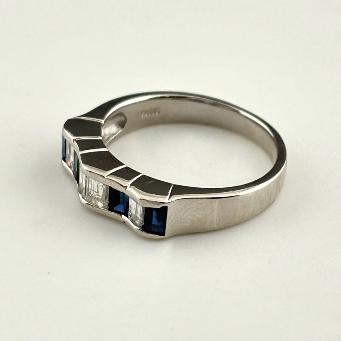 SAPPHIRE DESIGN PLATINUM MELEE DIAMOND RING PT900 SAPPHIRE: sapphire design Platinum Melee diamond Ring Pt900 sapphire Brand: Unbranded Type: Ring Material: Pt900, Main Stone/Creation sapphire Color: Platinum Size: US 6.5 Accessories: None Accessor