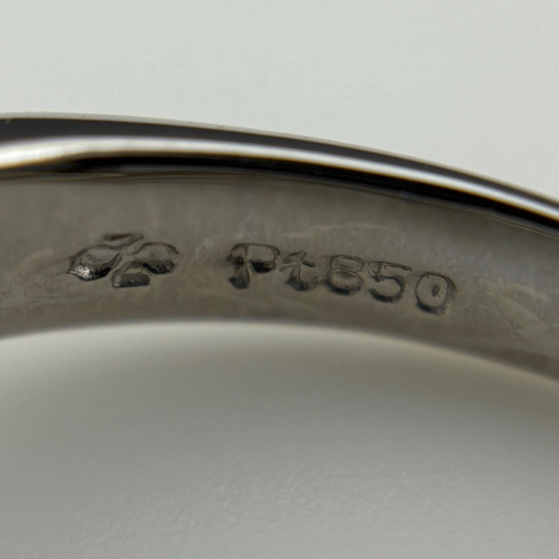 EMERALD DESIGN PLATINUM RING MELEE DIAMOND RING - 4