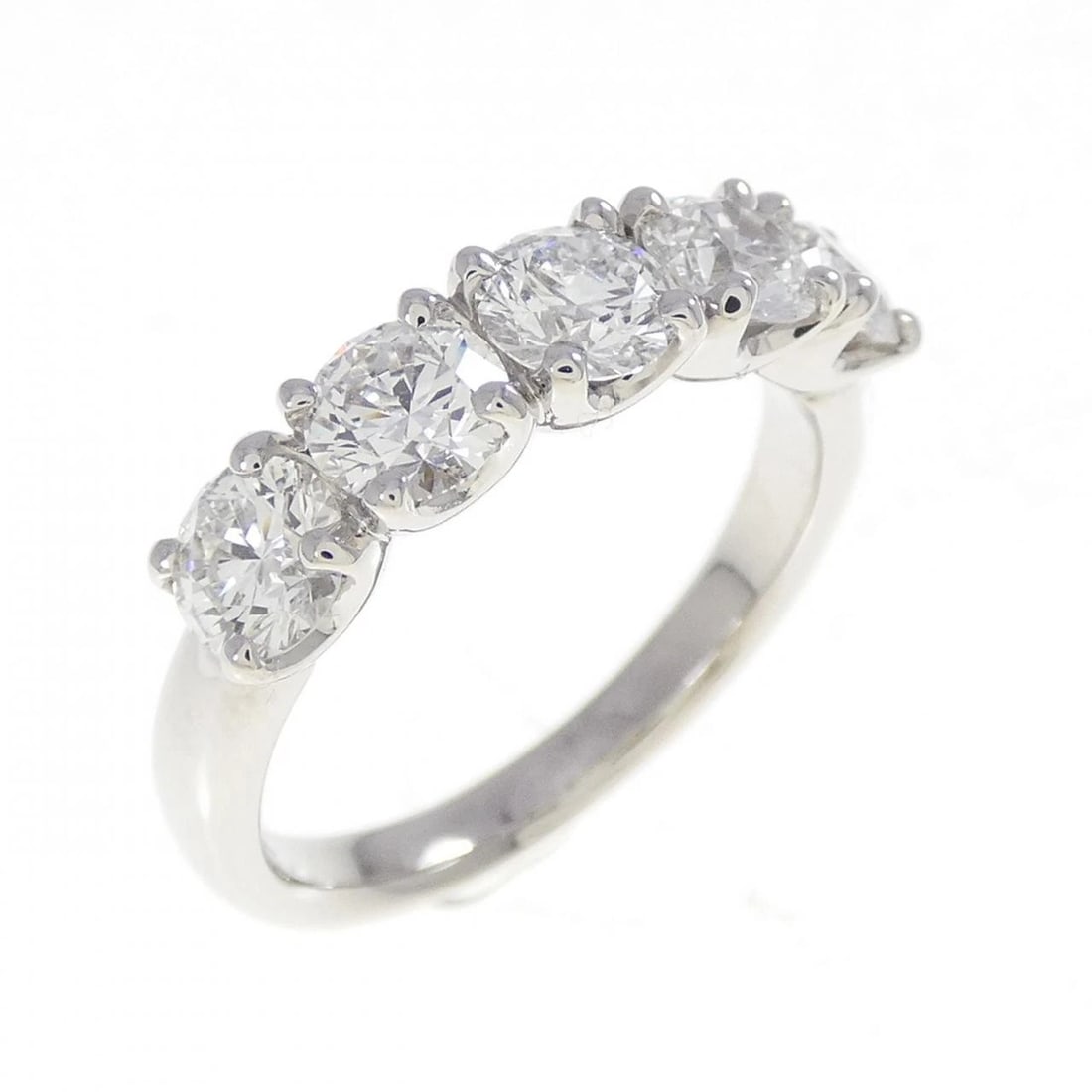 PT900 DIAMOND RING (1 of 3)