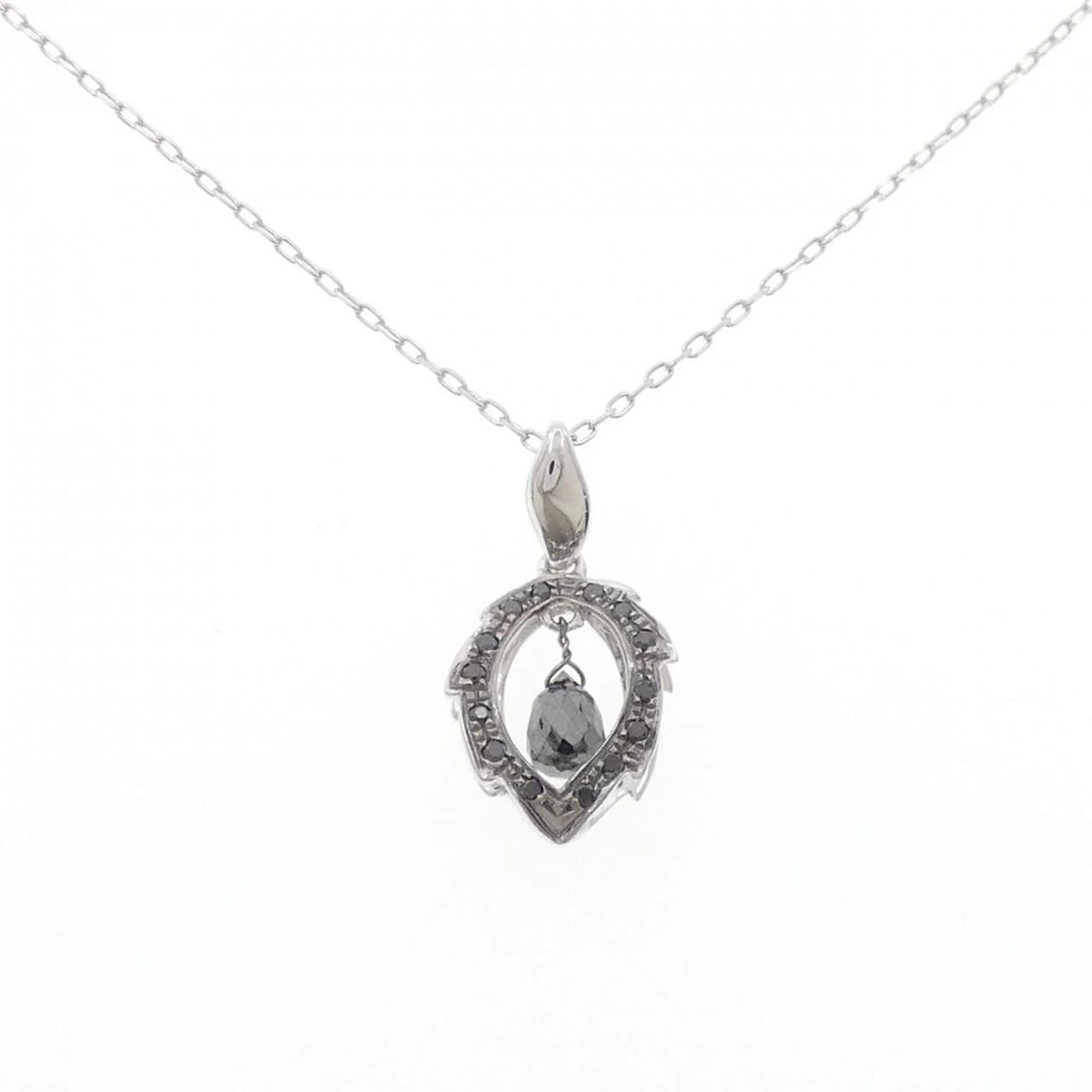 K18WG DIAMOND NECKLACE: K18WG Diamond Necklace Brand: Unbranded Type: Necklace Material: K18 White Gold, Main Stone/Creation Natural Color: White Gold Size: 45cmActualSize Pendant top H x W: 20.3mmx10.5mm Chain Max.