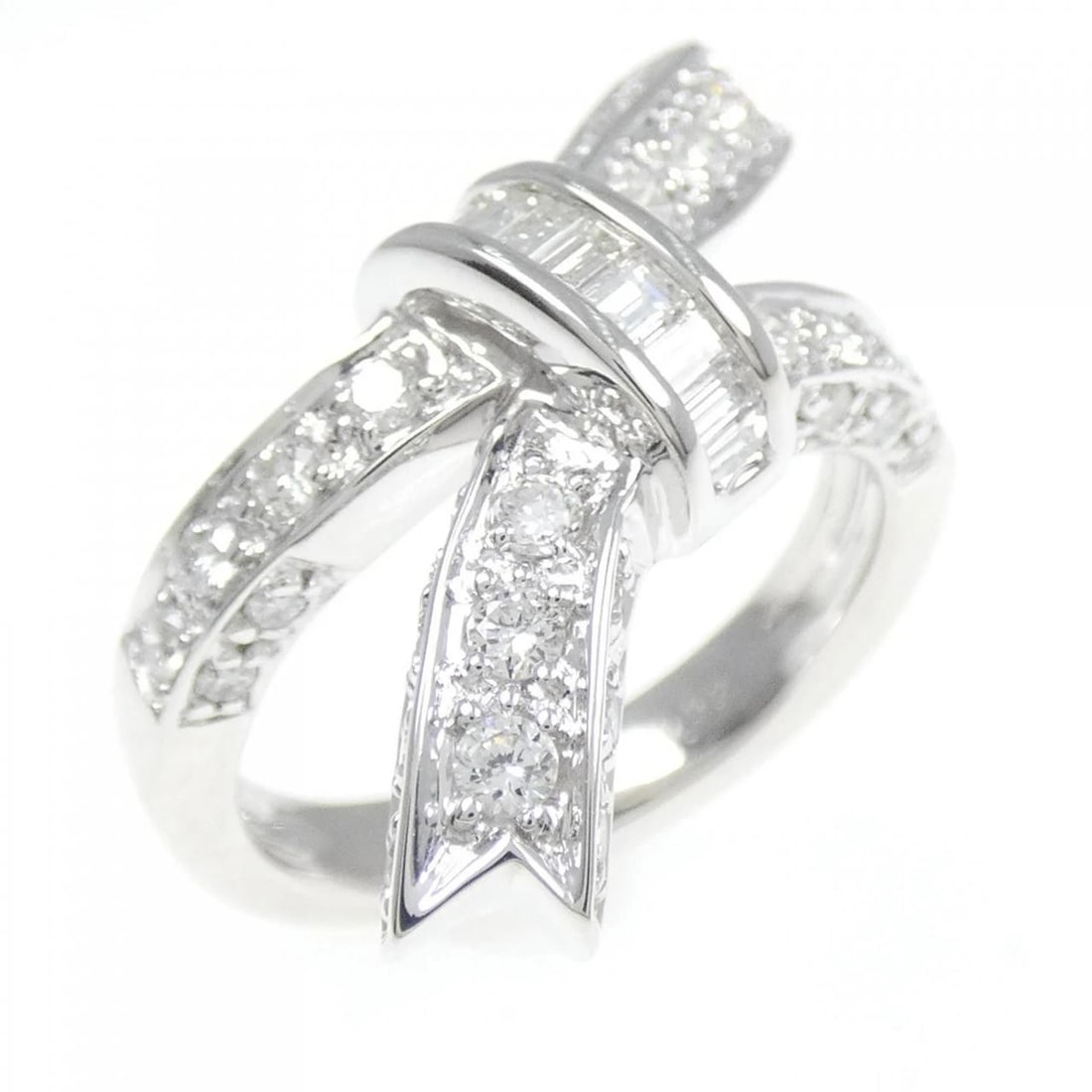 K18WG DIAMOND RING: K18WG Diamond Ring Brand: Unbranded Type: Ring Material: K18 White Gold, Main Stone/Creation Natural Color: white gold Size: 6.5US Accessories: None Accessories Notice: When purchasing