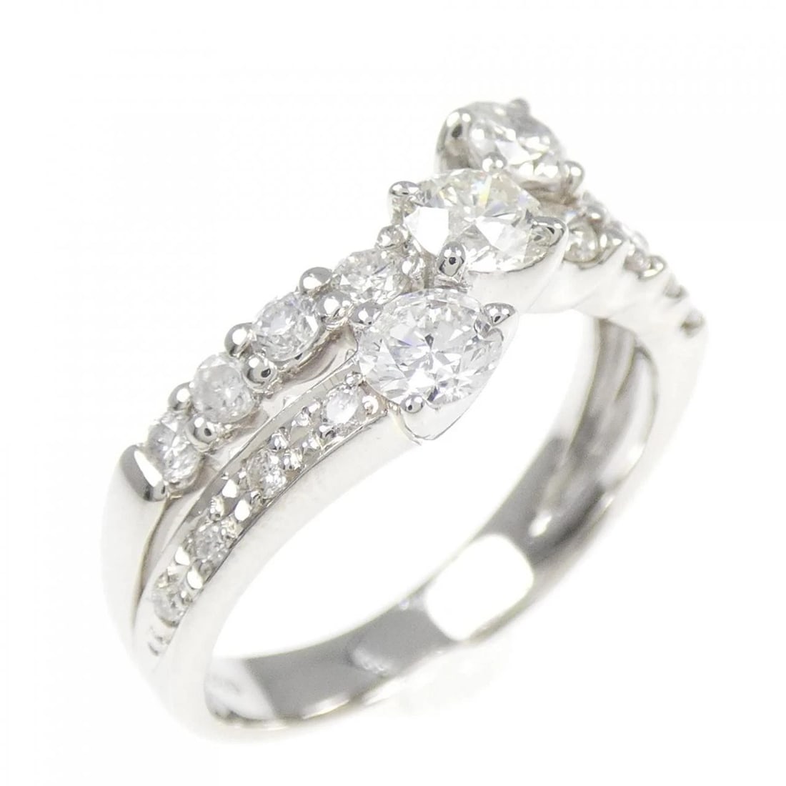 PT DIAMOND RING: PT Diamond Ring Brand: Unbranded Type: Ring Material: Platinum, Main Stone/Creation Natural Color: platinum Size: 5.5-6US Accessories: None Accessories Notice: When purchasing pre-owned go
