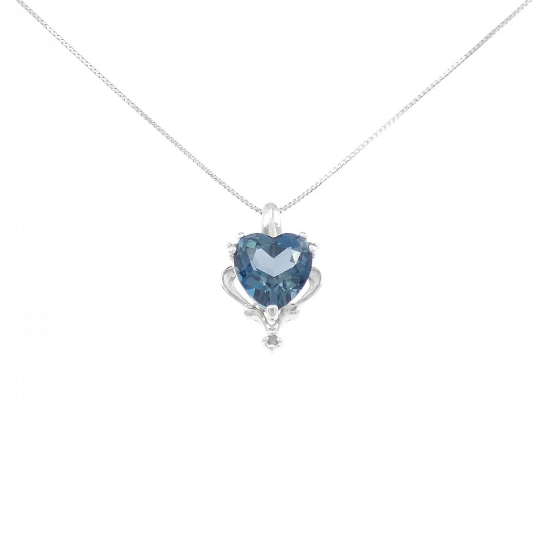 K18WG HEART BLUE TOPAZ NECKLACE: K18WG Heart Blue Topaz Necklace Brand: Unbranded Type: Necklace Material: K18 White Gold, Main Stone/Creation blue topaz Color: white gold Size: 45cm ActualSizePendant top H x W: 16.6mmx10.7mm