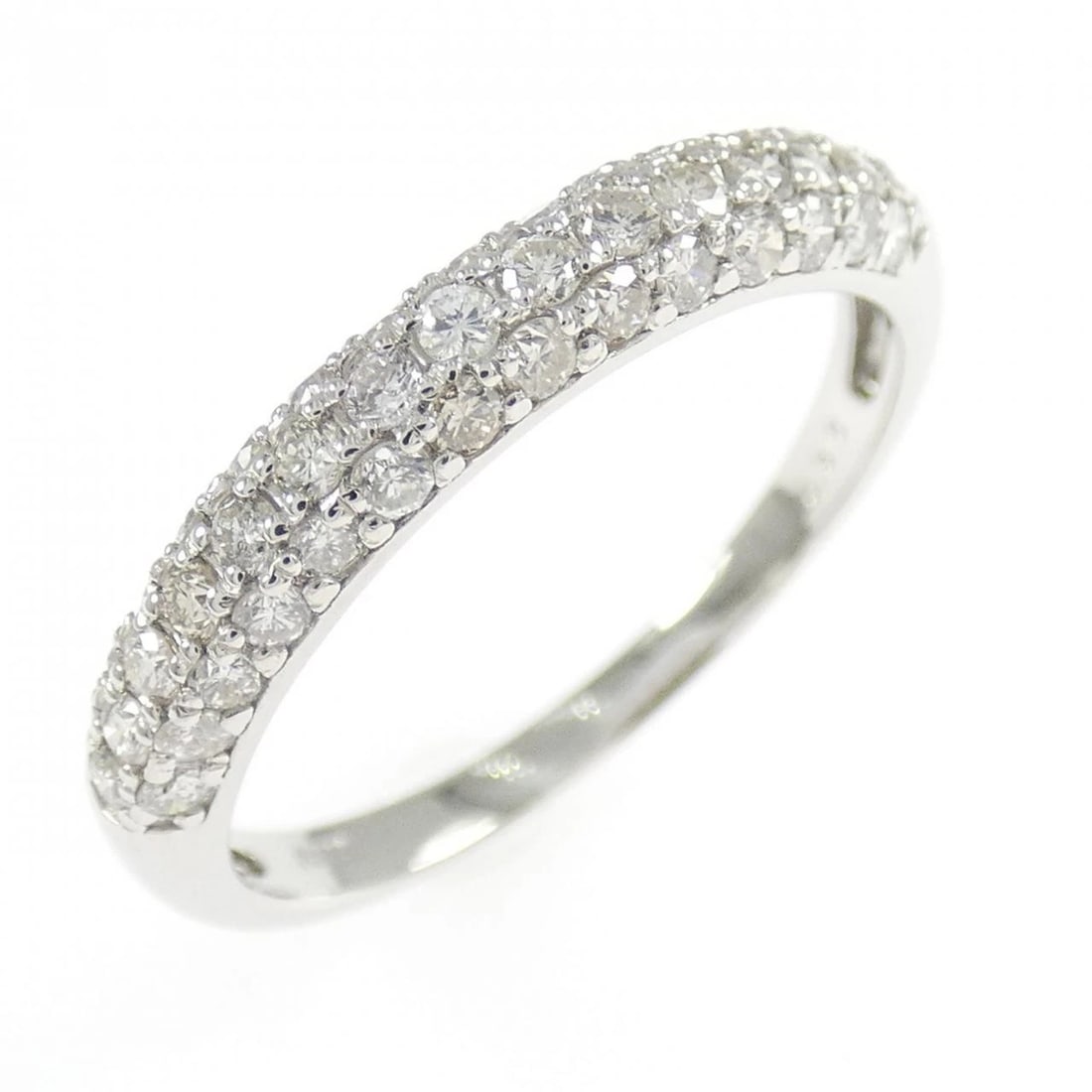 PT900 DIAMOND RING (1 of 3)