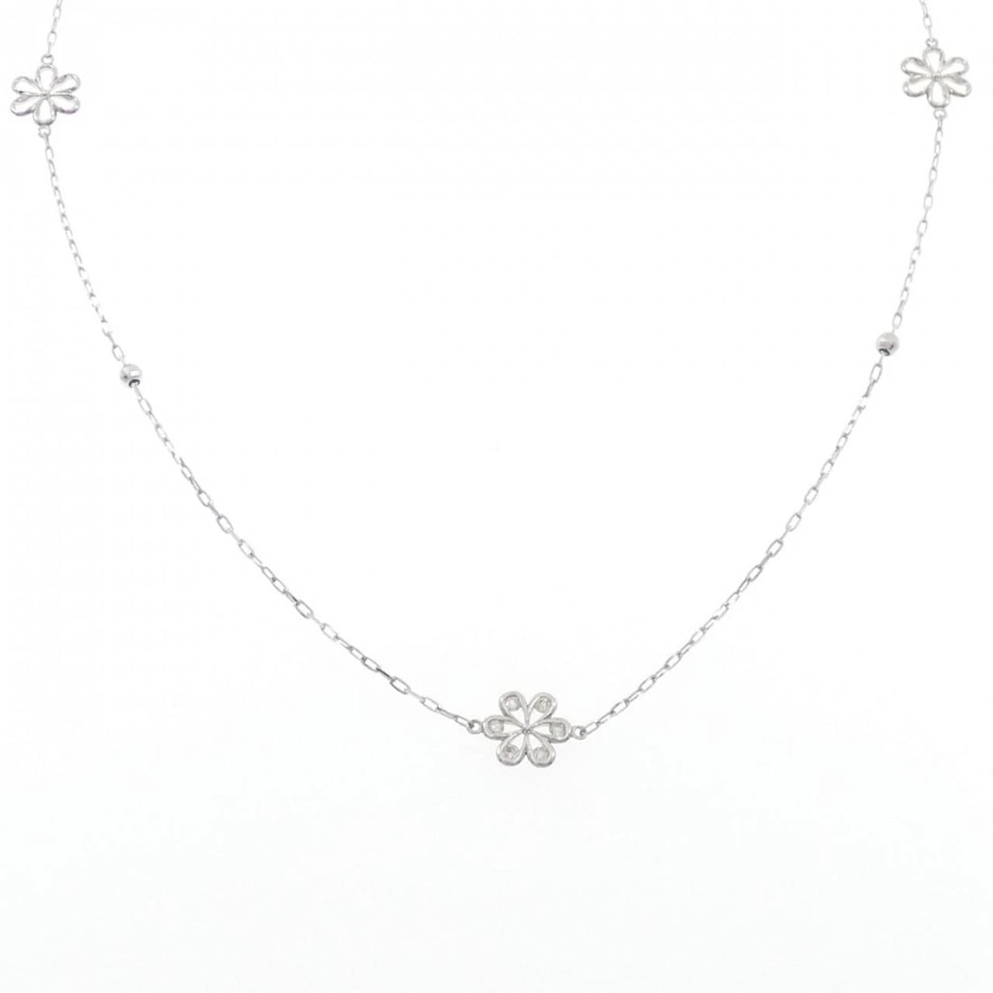 PT900 PT850 FLOWER DIAMOND NECKLACE: PT900 PT850 Flower Diamond Necklace Brand: Unbranded Type: Necklace Material: Platinum 900 Platinum 850, Main Stone/Creation Natural Color: platinum Size: 80cm ActualSize Max W: 9.1mm Chain
