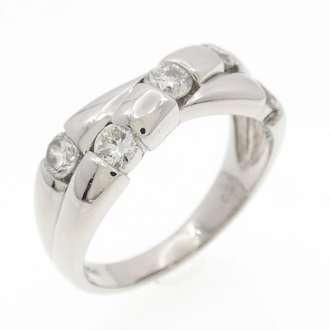 PT900 DIAMOND RING: PT900 Diamond Ring Brand: Unbranded Type: Diamond ring Material: Platinum 900, Main Stone/Creation Natural Color: platinum Size: 6.75US Accessories: None Accessories Notice: When purchasin