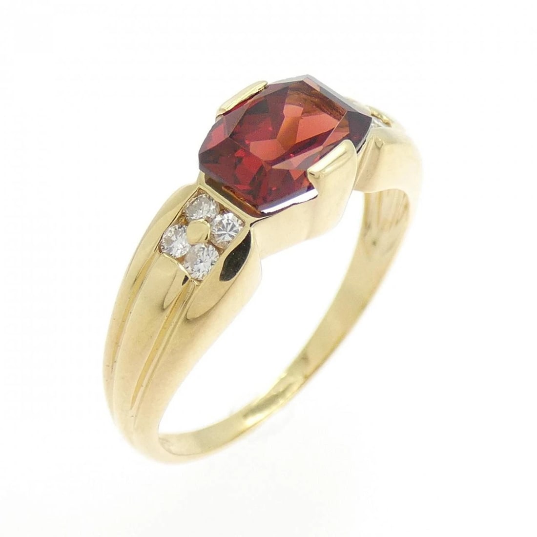 750YG GARNET RING (1 of 3)