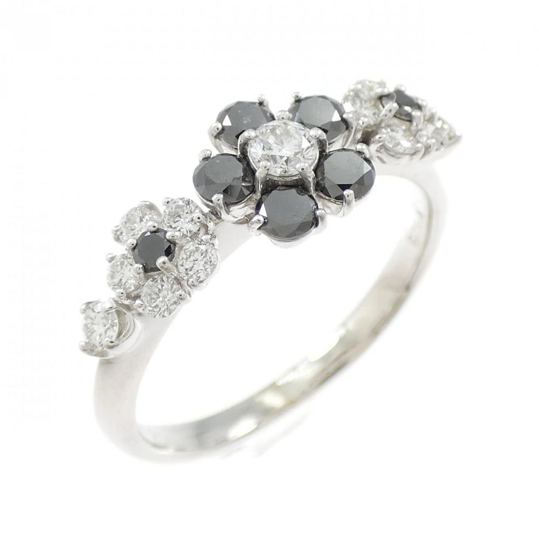 K18WG FLOWER DIAMOND RING: K18WG Flower Diamond Ring Brand: Unbranded Type: Ring Material: K18 White Gold, Main Stone/Creation Natural Color: white gold Size: 5.5-6US Accessories: None Accessories Notice: When