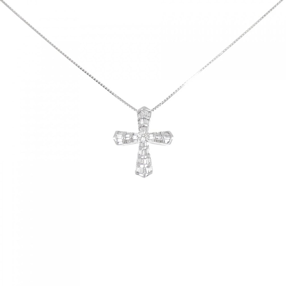 K18WG CROSS DIAMOND NECKLACE: K18WG Cross Diamond Necklace Brand: Unbranded Type: Necklace Material: K18 White Gold, Main Stone/Creation Natural Color: white gold Size: 45cm ActualSizePendant top H x W: 19.0mmx15.8mm Chain