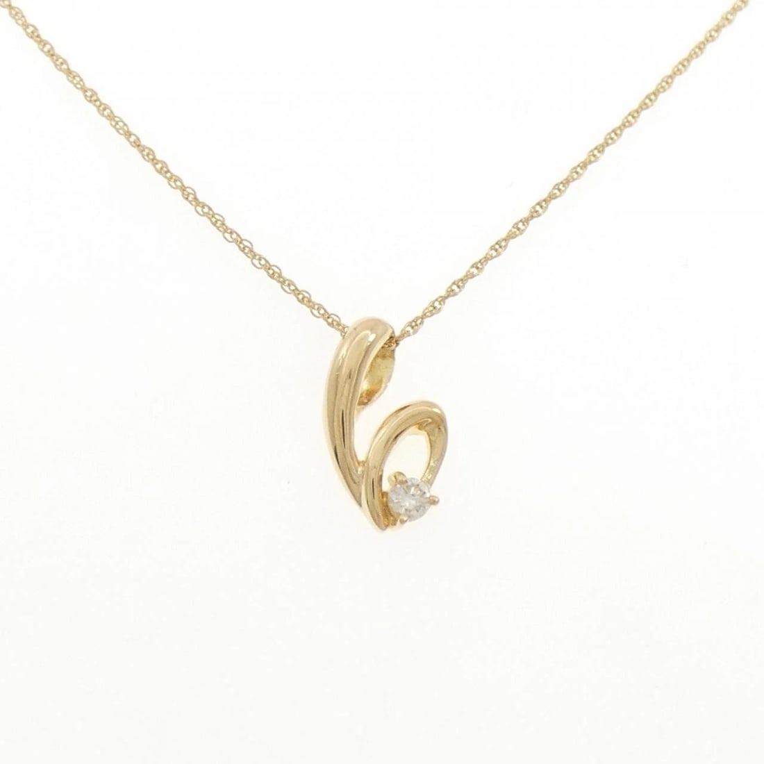K18YG DIAMOND NECKLACE: K18YG Diamond Necklace Brand: Unbranded Type: Necklace Material: K18 Yellow Gold, Main Stone/Creation Natural Color: Yellow Gold Size: 40cmActualSizePendant top H x W: 15.0mmx8.3mm Chain Max.