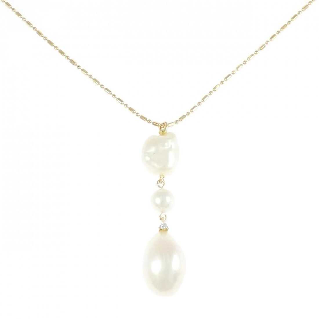 K18YG FRESHWATER PEARL NECKLACE: K18YG Freshwater Pearl Necklace Brand: Unbranded Type: Necklace Material: K18 Yellow Gold, Main Stone/Creation Freshwater PearlSide Stone Natural Color: Yellow Gold Size: 50cmActualSizePendant