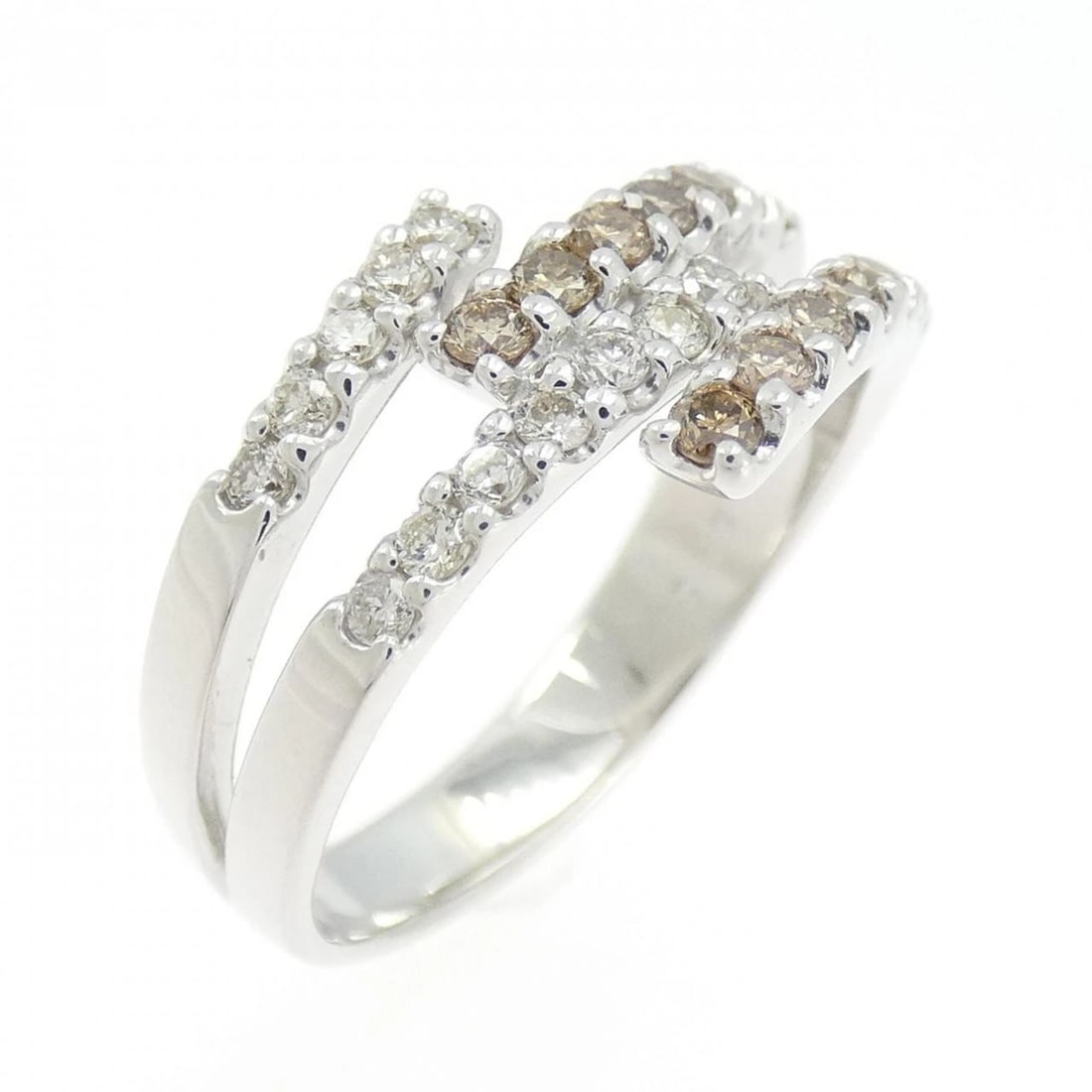 K18WG DIAMOND RING: K18WG Diamond Ring Brand: Unbranded Type: Ring Material: K18 White Gold, Main Stone/Creation Natural Color: white gold Size: 6.5-7US Accessories: None Accessories Notice: When purchasing p