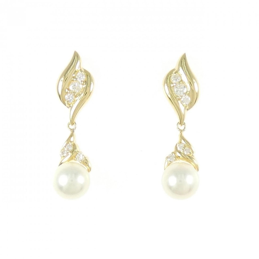 K18YG AKOYA PEARL EARRINGS: K18YG Akoya Pearl Earrings Brand: Unbranded Type: Earrings Material: K18 Yellow Gold, Main Stone/Creation akoya pearl Color: yellow gold Size: HxW: 29.1mmx7.2mm Accessories: None Accessori