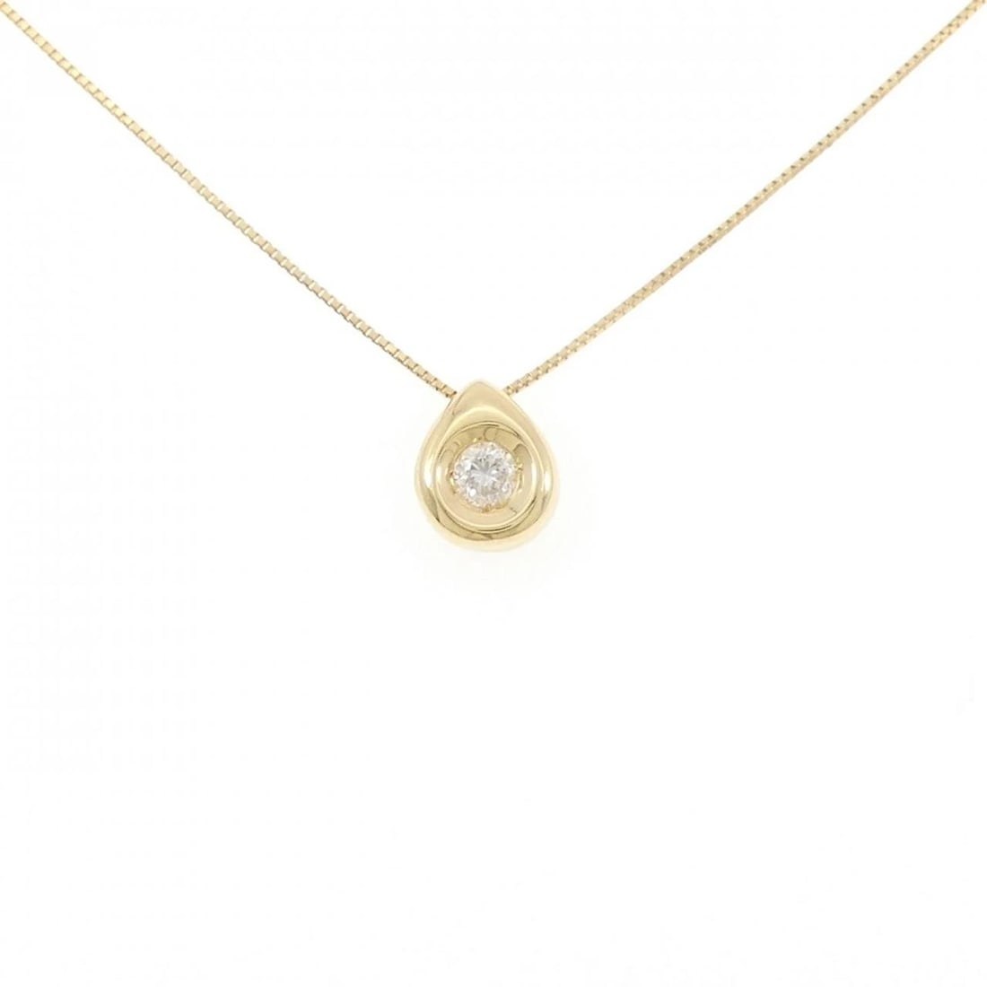 K18YG DIAMOND NECKLACE: K18YG Diamond Necklace Brand: Unbranded Type: Necklace Material: K18 Yellow Gold, Main Stone/Creation Natural Color: yellow gold Size: 39cm ActualSizePendant top H x W: 10.8mmx8.9mm Chain Max.
