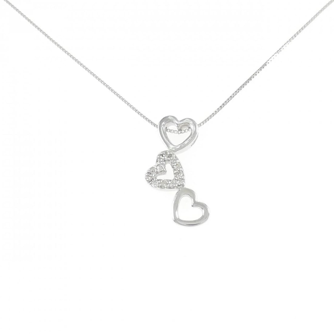 K18WG HEART DIAMOND NECKLACE: K18WG Heart Diamond Necklace Brand: Unbranded Type: Necklace Material: K18 White Gold, Main Stone/Creation Natural Color: white gold Size: 45cm ActualSizePendant top H x W: 18.5mmx9.6mm Chain