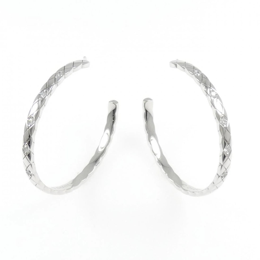 CHANEL COCO CRUSH EARRINGS: CHANEL Coco crush Earrings Brand: CHANEL Type: Earrings Material: 750 White Gold, Main Stone/Creation Natural Color: White Gold Size: ActualSize HxW: 35.5mmx3.1mm Accessories: None
