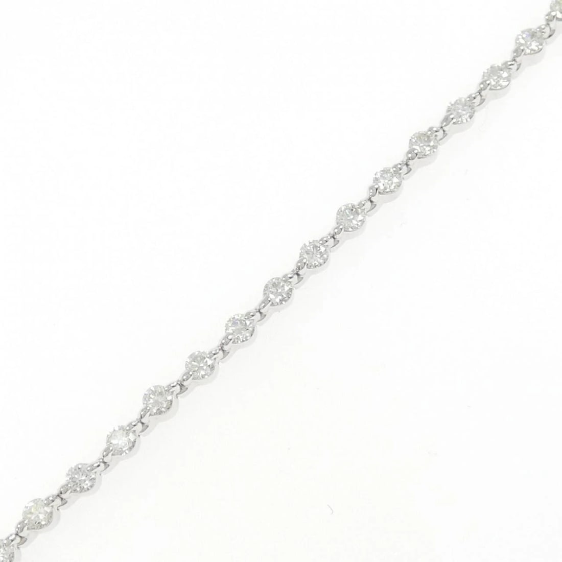 K18WG DIAMOND BRACELET: K18WG Diamond Bracelet Brand: Unbranded Type: Bracelet Material: K18 White Gold, Main Stone/Creation Natural Color: white gold Size: 18cm ActualSizeMax W: 2.3mm Accessories: None Accessories