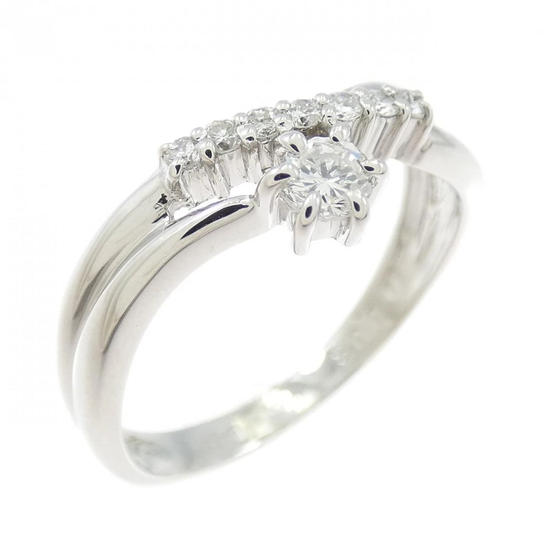 PT900 DIAMOND RING: PT900 Diamond Ring Brand: Unbranded Type: Ring Material: Platinum 900, Main Stone/Creation Natural Color: platinum Size: 5.5US Accessories: None Accessories Notice: When purchasing pre-owned