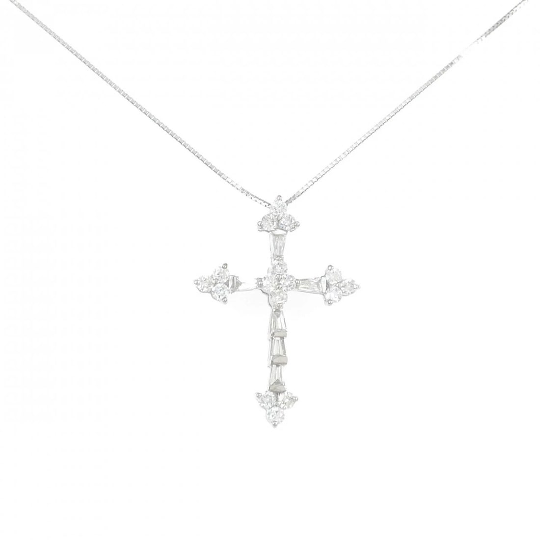 K18WG CROSS DIAMOND NECKLACE: K18WG Cross Diamond Necklace Brand: Unbranded Type: Necklace Material: K18 White Gold, Main Stone/Creation Natural Color: white gold Size: 45cm ActualSizePendant top H x W: 29.7mmx21.4mm Chain