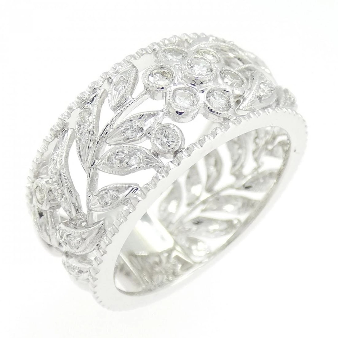 K18WG FLOWER DIAMOND RING: K18WG Flower Diamond Ring Brand: Unbranded Type: Ring Material: K18 White Gold, Main Stone/Creation Natural Color: White Gold Size: 7 (US size) Accessories: None Accessories Notice: When