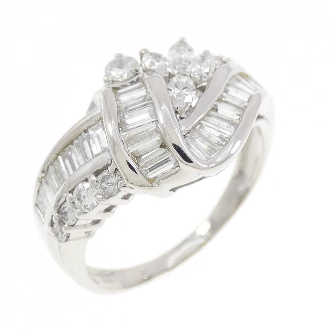 PT900 DIAMOND RING: PT900 Diamond Ring Brand: Unbranded Type: Diamond ring Material: Platinum 900, Main Stone/Creation Natural Color: platinum Size: 8.5US Accessories: None Accessories Notice: When purchasing