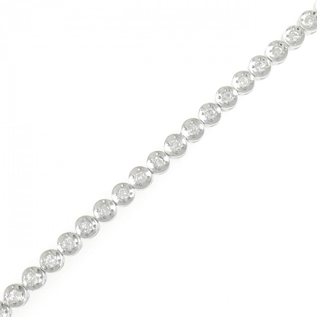 PT850 DIAMOND BRACELET: PT850 Diamond Bracelet Brand: Unbranded Type: Bracelet Material: Platinum 850, Main Stone/Creation Natural Color: platinum Size: 17.5cm ActualSizeMax W: 3.4mm Accessories: None Accessories