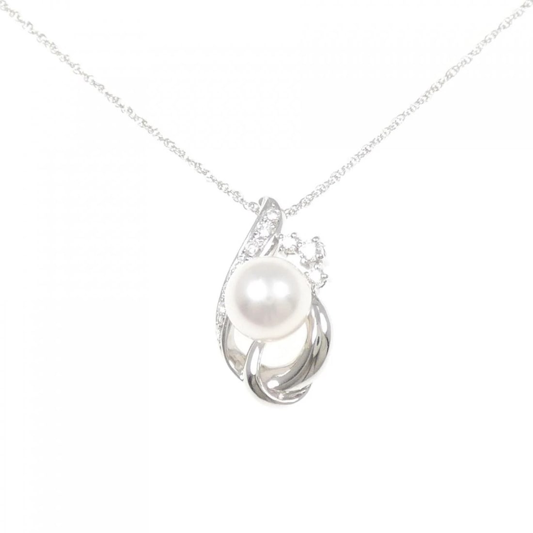 PT900 PT850 AKOYA PEARL NECKLACE: PT900 PT850 Akoya Pearl Necklace Brand: Unbranded Type: Necklace Material: Platinum 900 Platinum 850, Main Stone/Creation akoya pearl Color: platinum Size: 43cm ActualSizePendant top H x W: