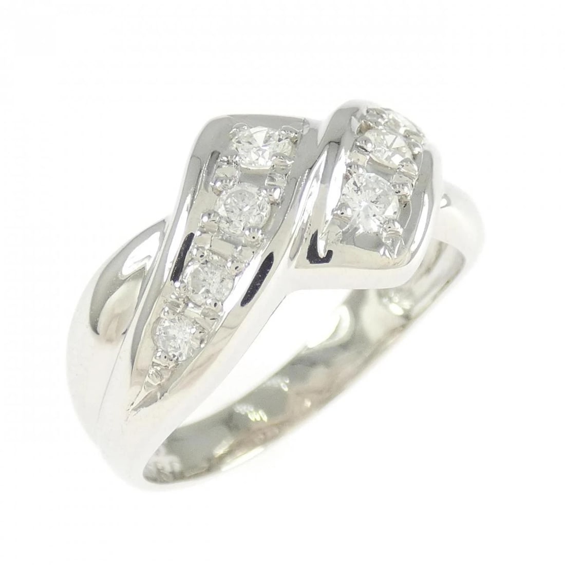 PT900 DIAMOND RING: PT900 Diamond Ring Brand: Unbranded Type: Ring Material: Platinum 900, Main Stone/Creation Natural Color: platinum Size: 6.5US Accessories: None Accessories Notice: When purchasing pre-own