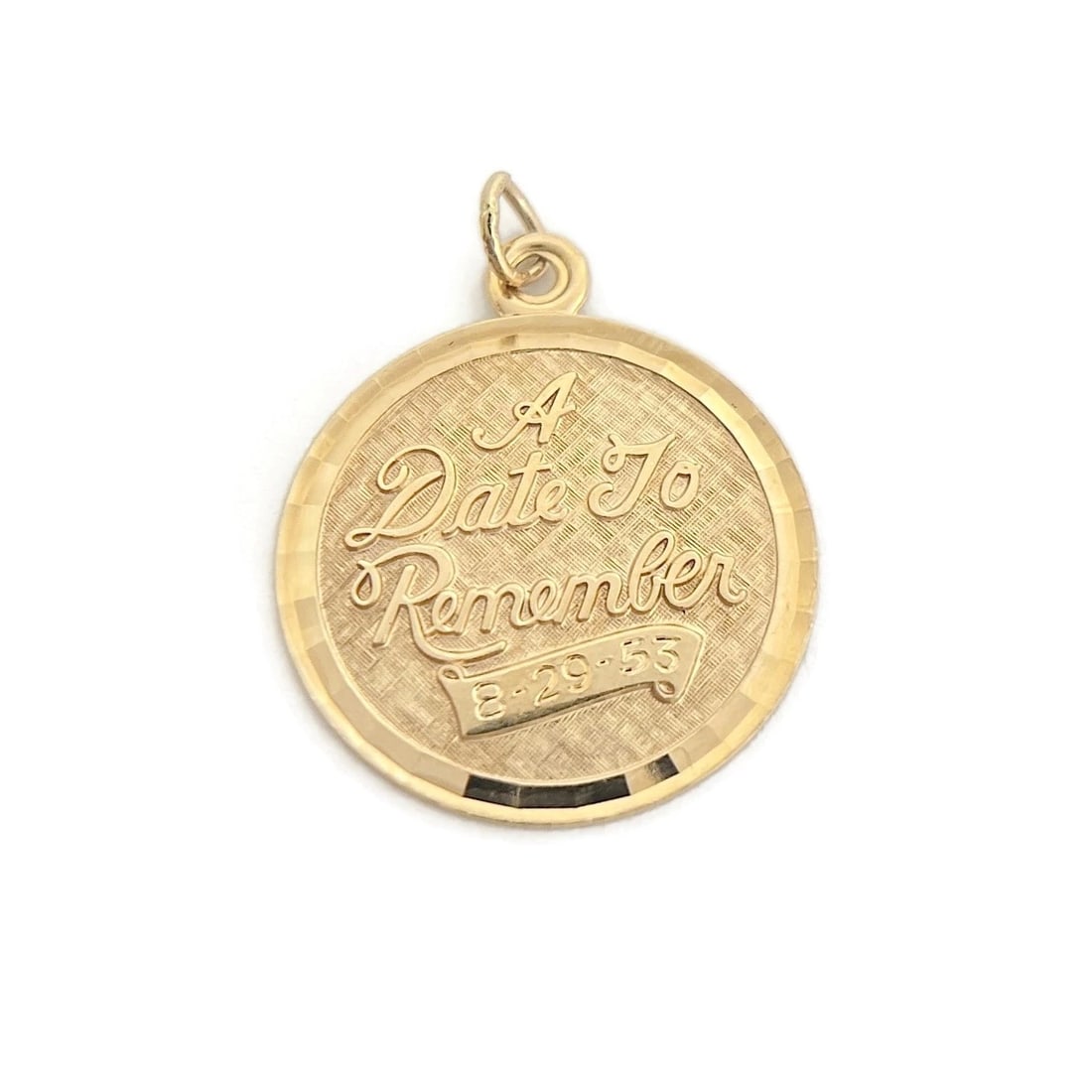 VINTAGE A DATE TO REMEMBER DISC CHARM PENDANT: Vintage A Date To Remember Disc Charm Pendant Brand: Estate Type: Charm Material: 14K Yellow Gold, Color: Gold Size: Measurements: 1.1 inch (with bale) x 22.5 mm Accessories: None Accessories