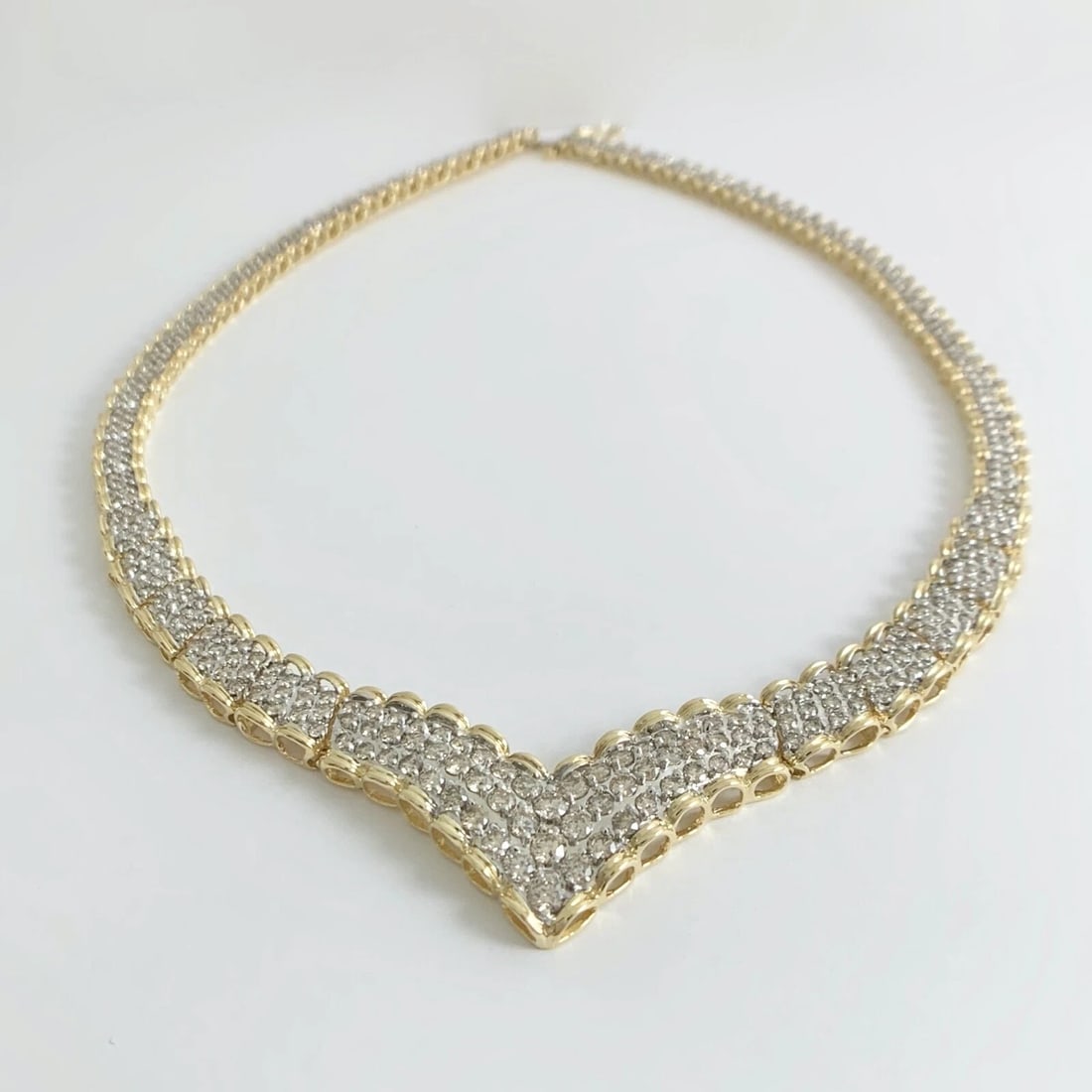 PAVE DIAMOND TWO-TONE CHEVRON NECKLACE: Pave Diamond Two-Tone Chevron Necklace Brand: Unbranded Type: Necklace Material: 14K Yellow White Gold, Main Stone/Creation Natural Color: Gold Size: Length: 15.5 inches Width: 18 mm - 6.5 mm 