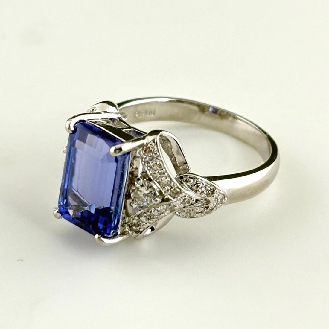 TANZANITE DESIGN RING PLATINUM: tanzanite design Ring Platinum Brand: Unbranded Type: Ring Material: Pt900, Main Stone/Creation Natural Color: Platinum Size: US 7 to 7.5 Accessories: None Accessories Notice: When purchasing