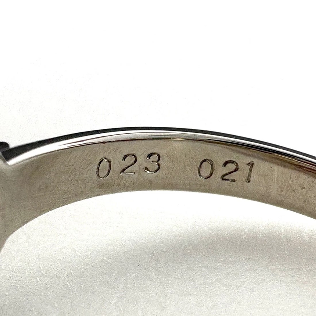 EMERALD DESIGN RING PLATINUM - 2