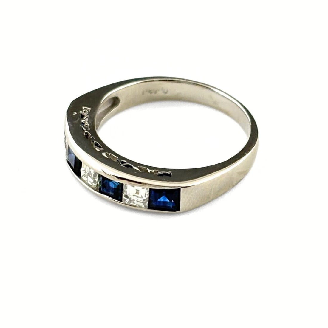 SAPPHIRE DESIGN PLATINUM MELEE DIAMOND: sapphire design Platinum Melee diamond Brand: Unbranded Type: Ring Material: Pt900, Color: Platinum Size: US 5 Accessories: None Accessories Notice: When purchasing pre-owned goods, please