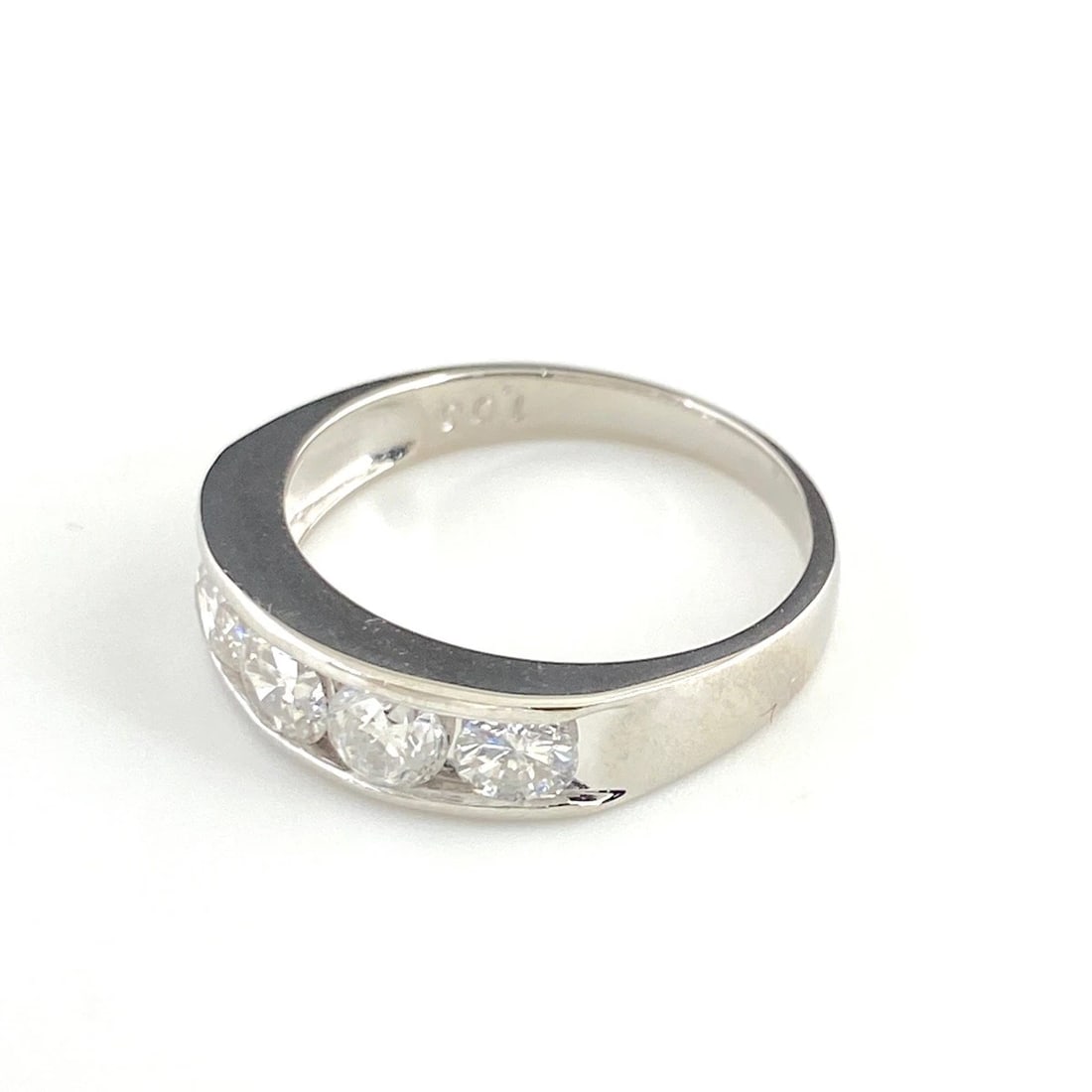MELEE DIAMOND DESIGN RING PLATINUM: Melee diamond design Ring Platinum Brand: Unbranded Type: Ring Material: Pt900, Color: Platinum Size: US 5.5 Accessories: None Accessories Notice: When purchasing pre-owned goods, please r