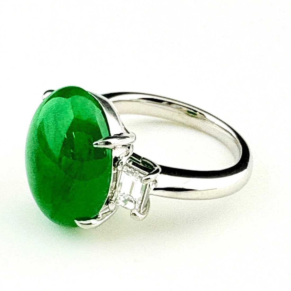 JADE DESIGN RING PLATINUM MELEE DIAMOND: jade design Ring Platinum Melee diamond Brand: Unbranded Type: Ring Material: Pt900, Main Stone/Creation Natural Color: Platinum Size: US 5 Accessories: None Accessories Notice: When