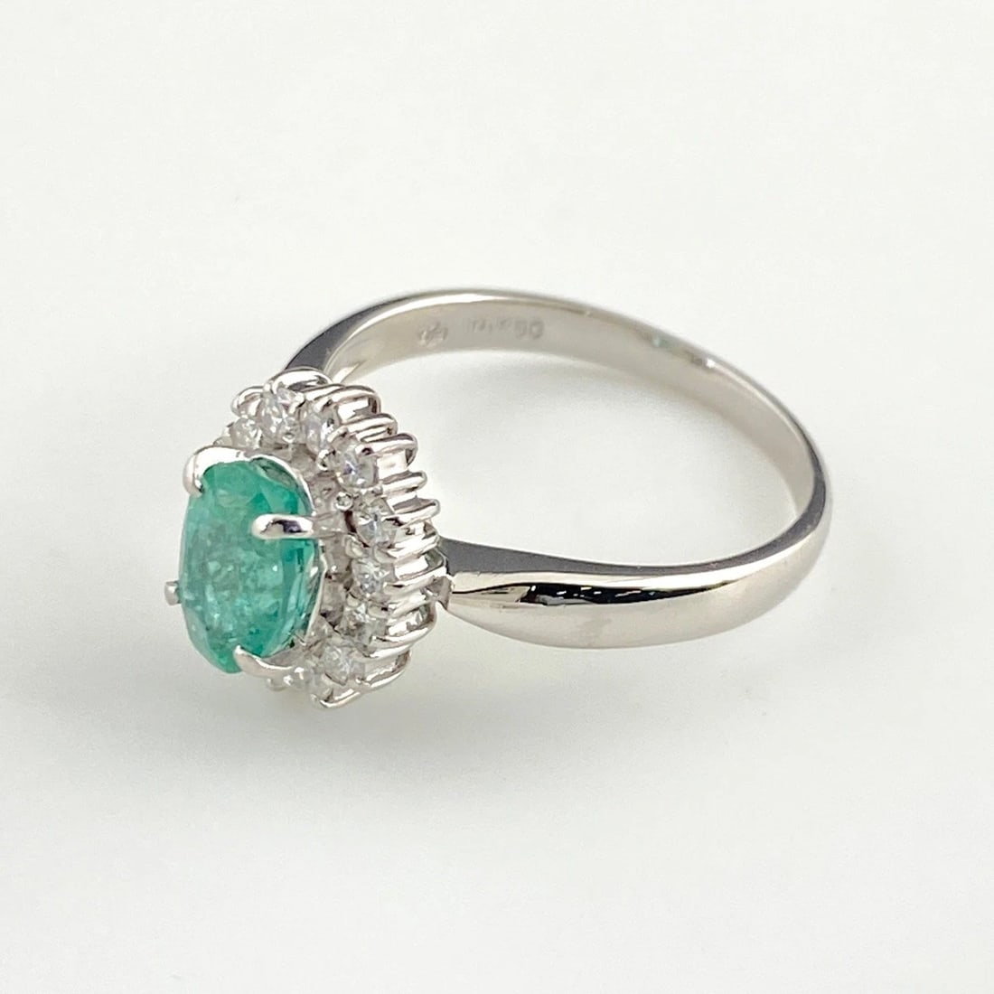 EMERALD DESIGN RING PLATINUM: emerald design Ring Platinum Brand: Unbranded Type: Ring Material: Pt900, Main Stone/Creation Emerald diamond Color: Platinum Size: US 6 Accessories: None Accessories Notice: When purchasing