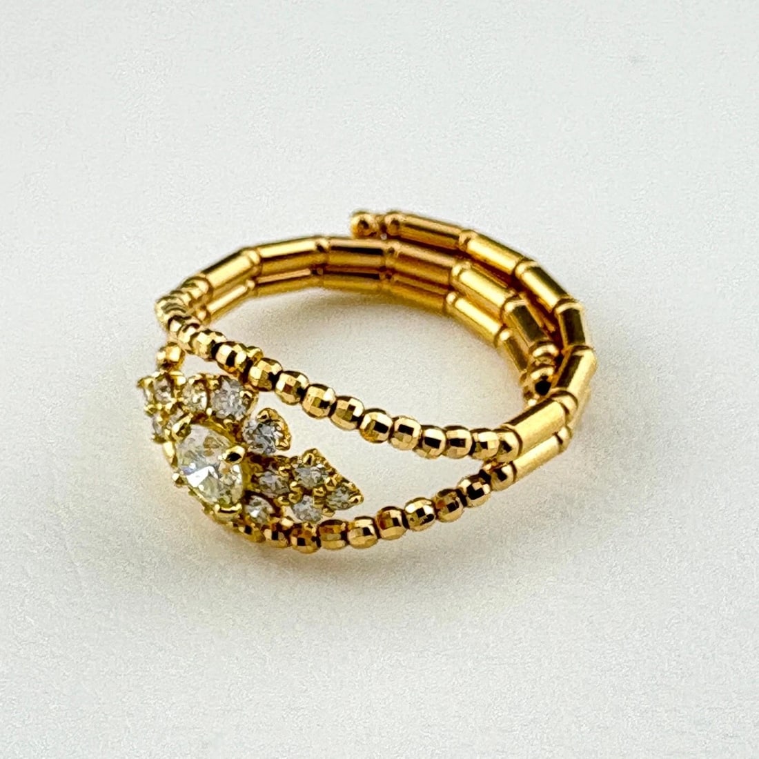 MELEE DIAMOND DESIGN RING YG YELLOWGOLD: Melee diamond design ring YG YellowGold Brand: Unbranded Type: Ring Material: 18K, Color: YellowGold Size: US 5.5 Accessories: None Accessories Notice: When purchasing pre-owned goods, please