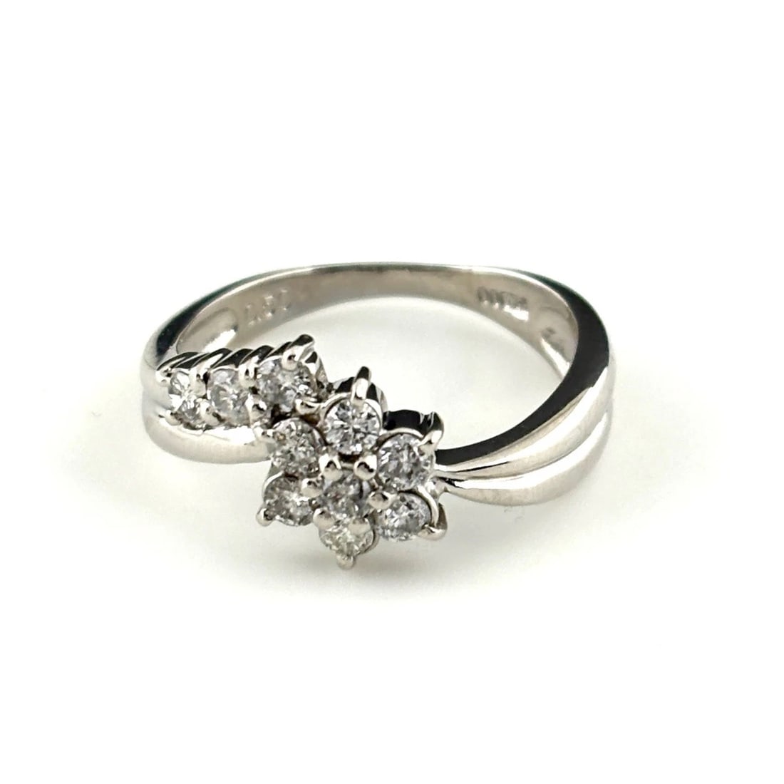 MELEE DIAMOND DESIGN RING PLATINUM: Melee diamond design Ring Platinum Brand: Unbranded Type: Ring Material: Pt900, Color: Platinum Size: US 5.5 Accessories: None Accessories Notice: When purchasing pre-owned goods, please r