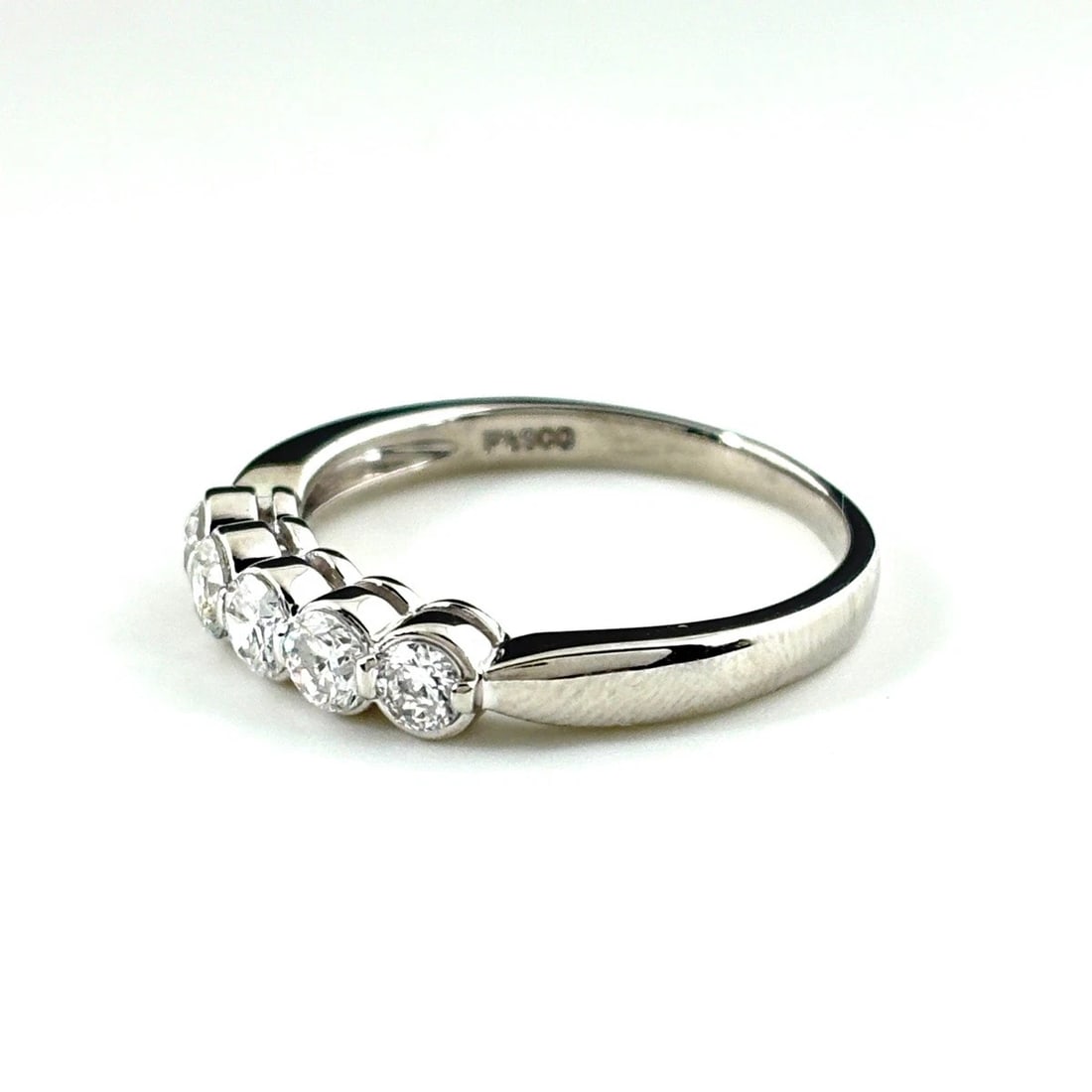 MELEE DIAMOND DESIGN RING PLATINUM: Melee diamond design Ring Platinum Brand: Unbranded Type: Ring Material: Pt900, Color: Platinum Size: US 6.5 to 7 Accessories: None Accessories Notice: When purchasing pre-owned goods, ple