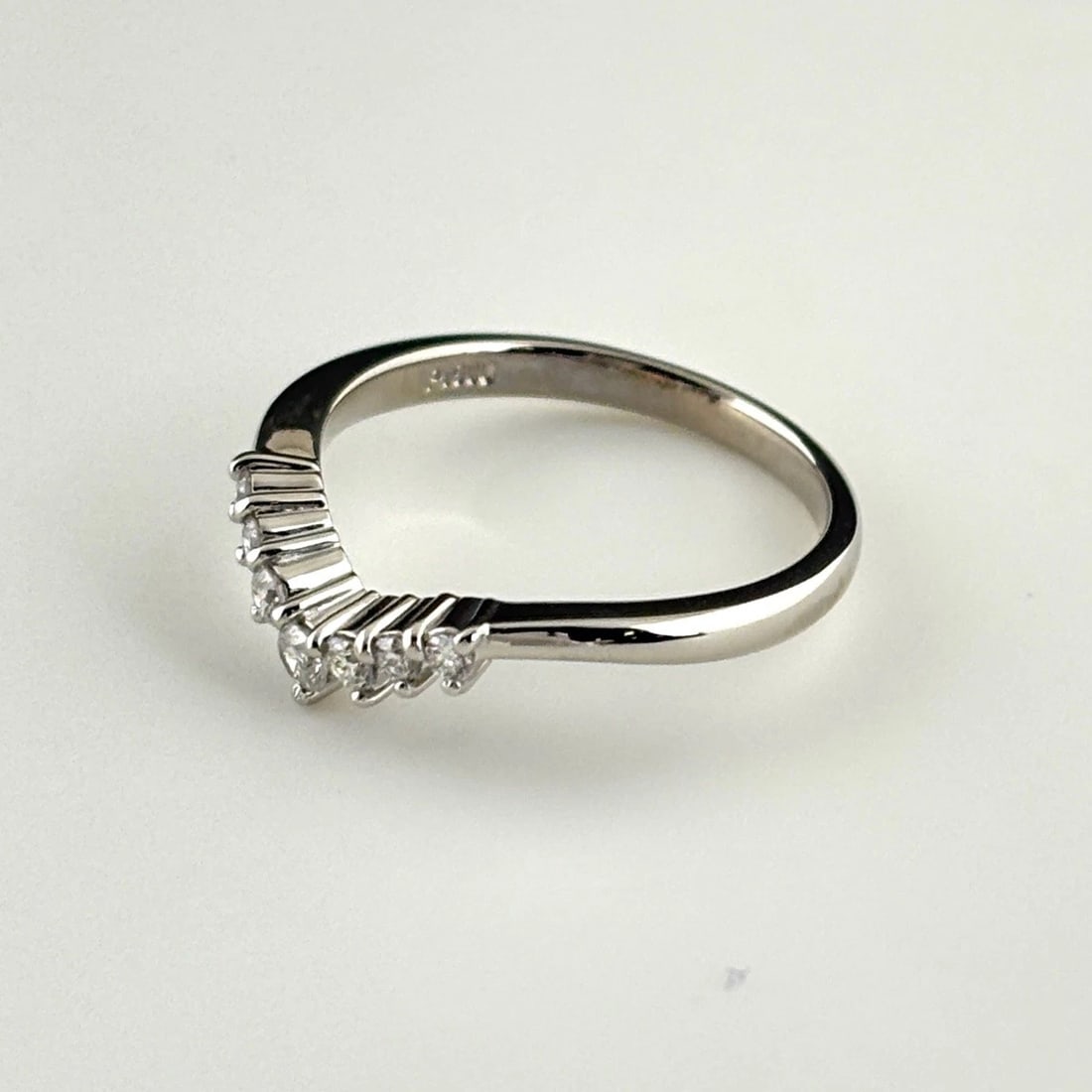MELEE DIAMOND DESIGN RING PLATINUM: Melee diamond design Ring Platinum Brand: Unbranded Type: Ring Material: Pt900, Color: Platinum Size: US 6 Accessories: None Accessories Notice: When purchasing pre-owned goods, please ref