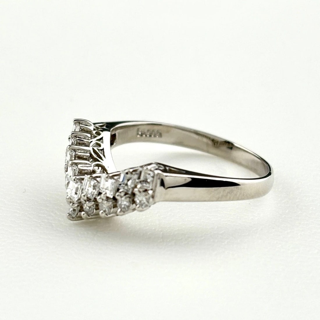 MELEE DIAMOND DESIGN RING PLATINUM: Melee diamond design Ring Platinum Brand: Unbranded Type: Ring Material: Pt900, Color: Platinum Size: US 6 to 6.5 Accessories: None Accessories Notice: When purchasing pre-owned goods, ple