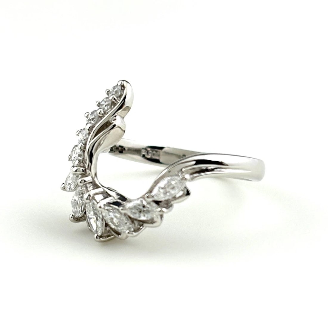 MELEE DIAMOND DESIGN RING PLATINUM: Melee diamond design Ring Platinum Brand: Unbranded Type: Ring Material: Pt900, Main Stone/Creation Natural Color: Platinum Size: US 6.5 to 7 Accessories: None Accessories Notice: When