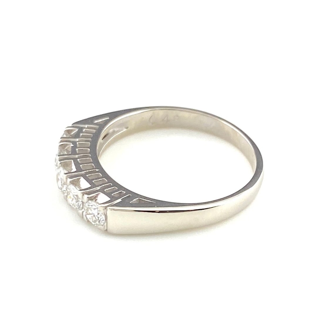 MELEE DIAMOND DESIGN RING PLATINUM: Melee diamond design Ring Platinum Brand: Unbranded Type: Ring Material: Pt900, Color: Platinum Size: US 6.5 Accessories: None Accessories Notice: When purchasing pre-owned goods, please r
