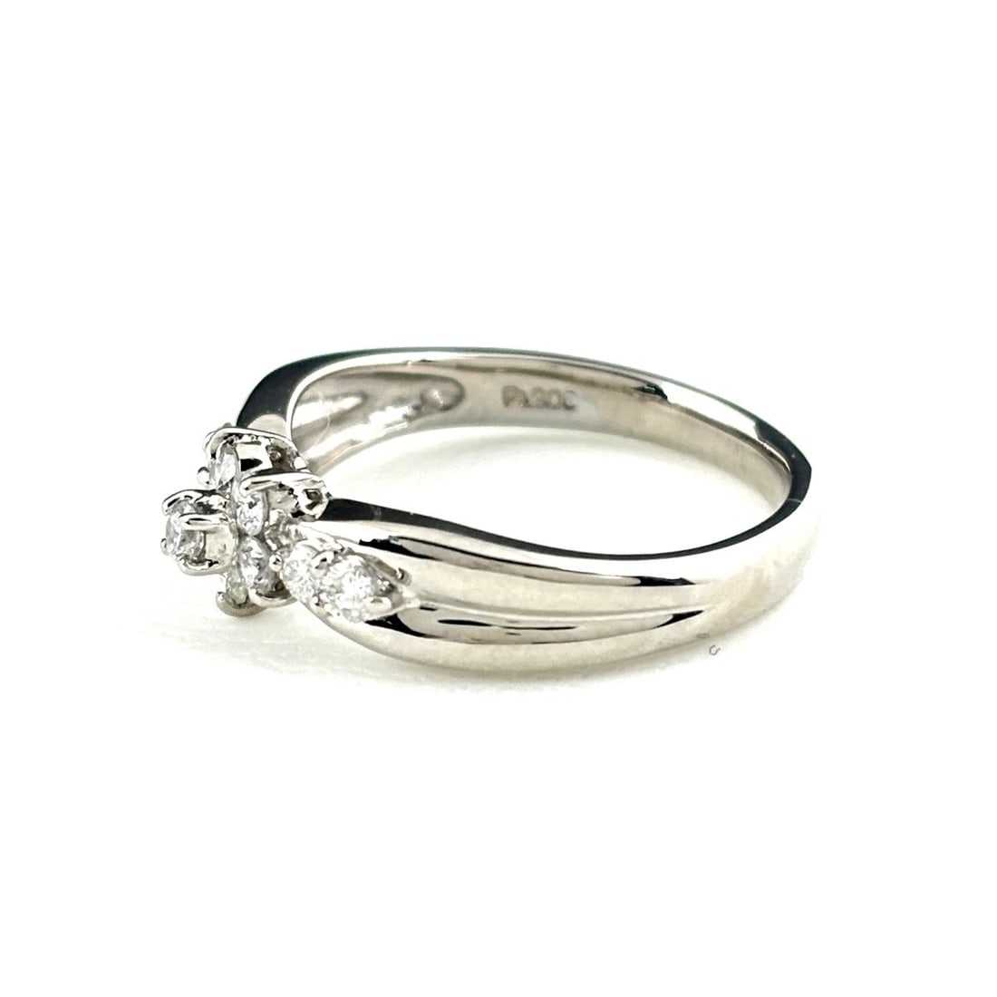 MELEE DIAMOND DESIGN RING PLATINUM: Melee diamond design Ring Platinum Brand: Unbranded Type: Ring Material: Pt900, Color: Platinum Size: US 6 Accessories: None Accessories Notice: When purchasing pre-owned goods, please ref