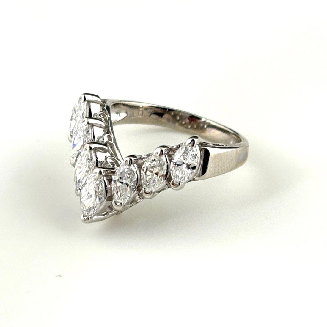 MELEE DIAMOND DESIGN RING PLATINUM: Melee diamond design Ring Platinum Brand: Unbranded Type: Ring Material: Pt900, Main Stone/Creation Natural Color: Platinum Size: US 4.5 to 5 Accessories: None Accessories Notice: When