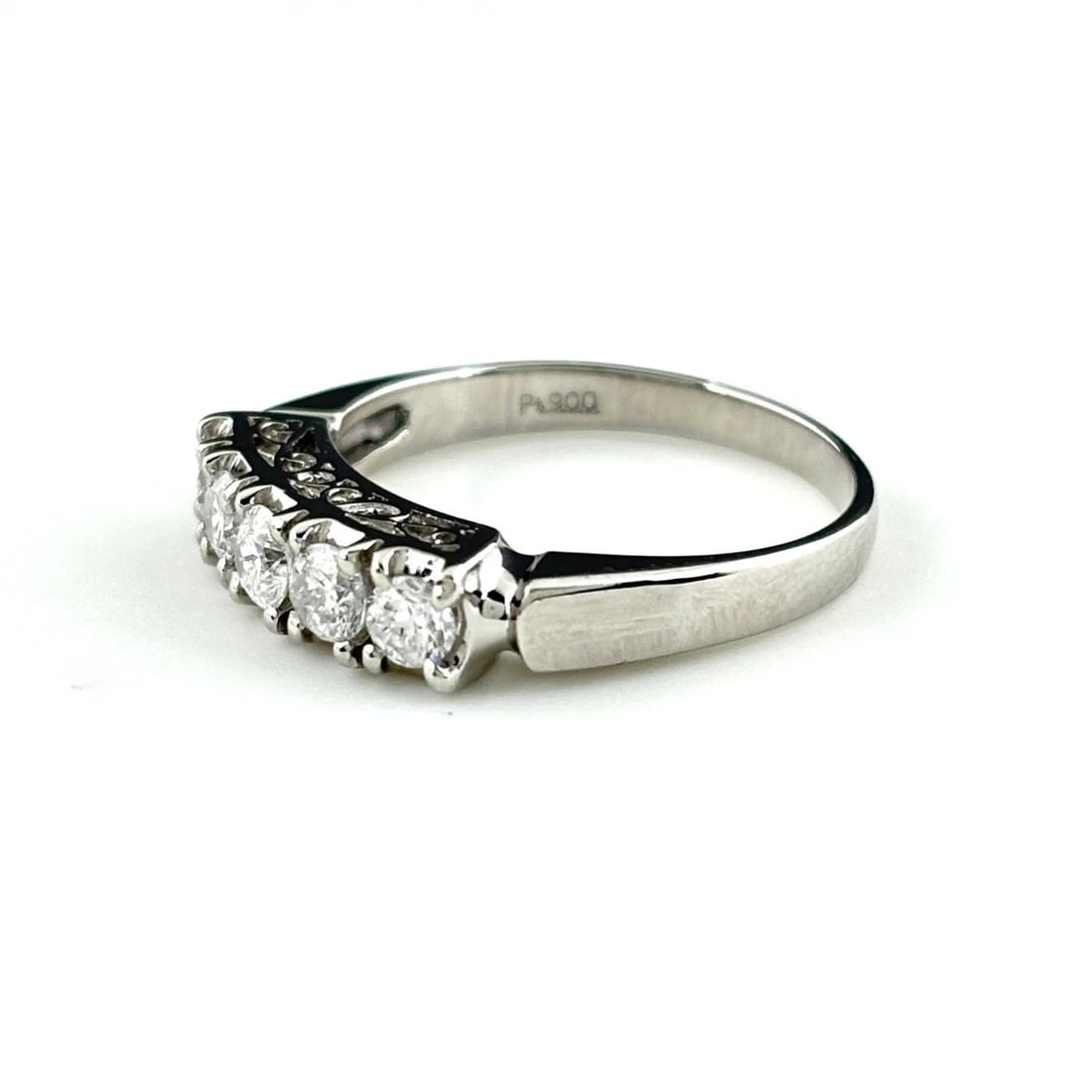 MELEE DIAMOND DESIGN RING PLATINUM: Melee diamond design Ring Platinum Brand: Unbranded Type: Ring Material: Pt900, Main Stone/Creation Natural Color: Platinum Size: US 6 Accessories: None Accessories Notice: When purchasing