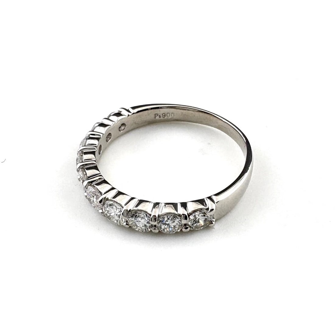 MELEE DIAMOND DESIGN RING PLATINUM: Melee diamond design Ring Platinum Brand: Unbranded Type: Ring Material: Pt900, Main Stone/Creation Natural Color: Platinum Size: US 7 to 7.5 Accessories: None Accessories Notice: When